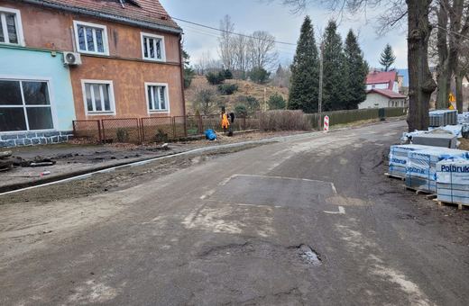 Powiat remontuje główną ulicę Janowic Wielkich