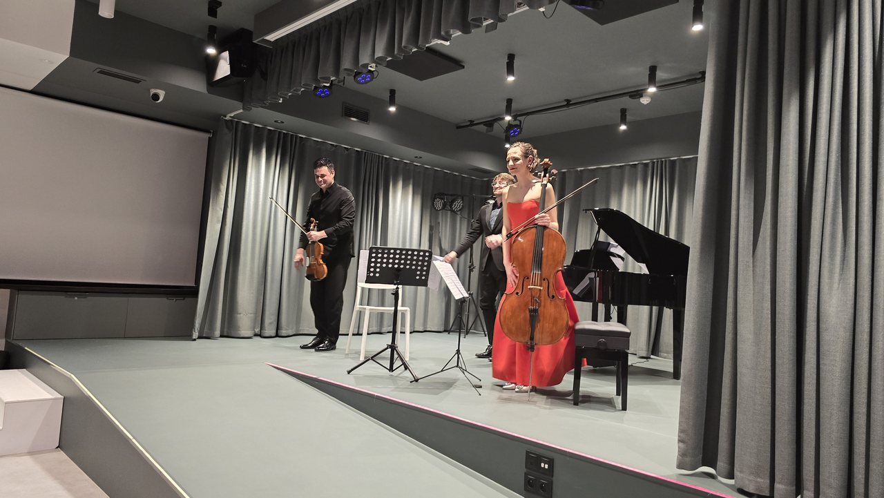 Wieczór, w którym muzyka stała się magią – Wieniawski Piano Trio w Karpaczu