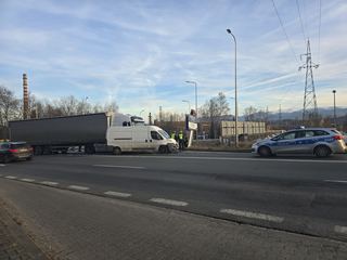Bus z ciężarówką na Zgorzeleckiej