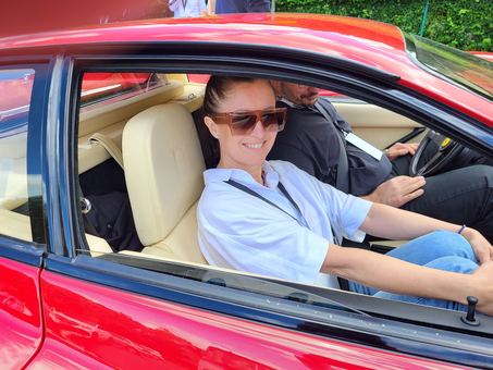 Zabytkowe samochody i motocykle lokowane są w nowym miejscu – w dawnym domu handlowym przy ul. Długiej w Jelenie Górze.