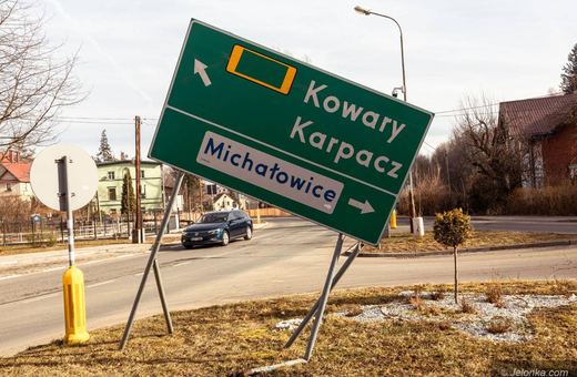Pogięty znak w Piechowicach