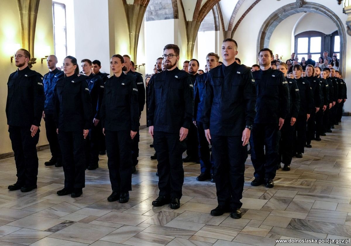 Ślubowanie nowych policjantów