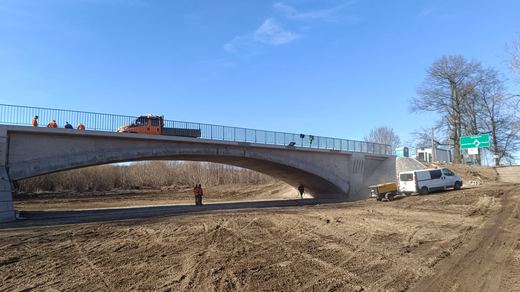 Montaż balustrad na moście powiatowym