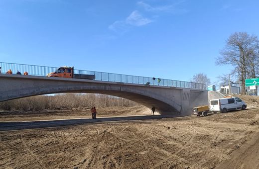 Montaż balustrad na moście powiatowym