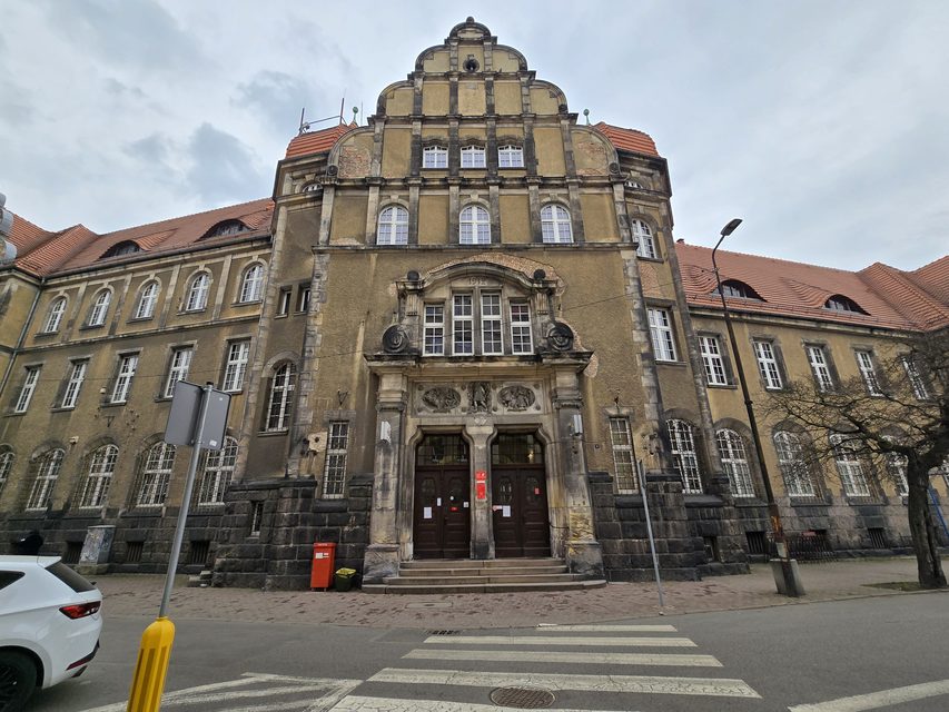 Poczta w Jeleniej Górze otwarta krócej