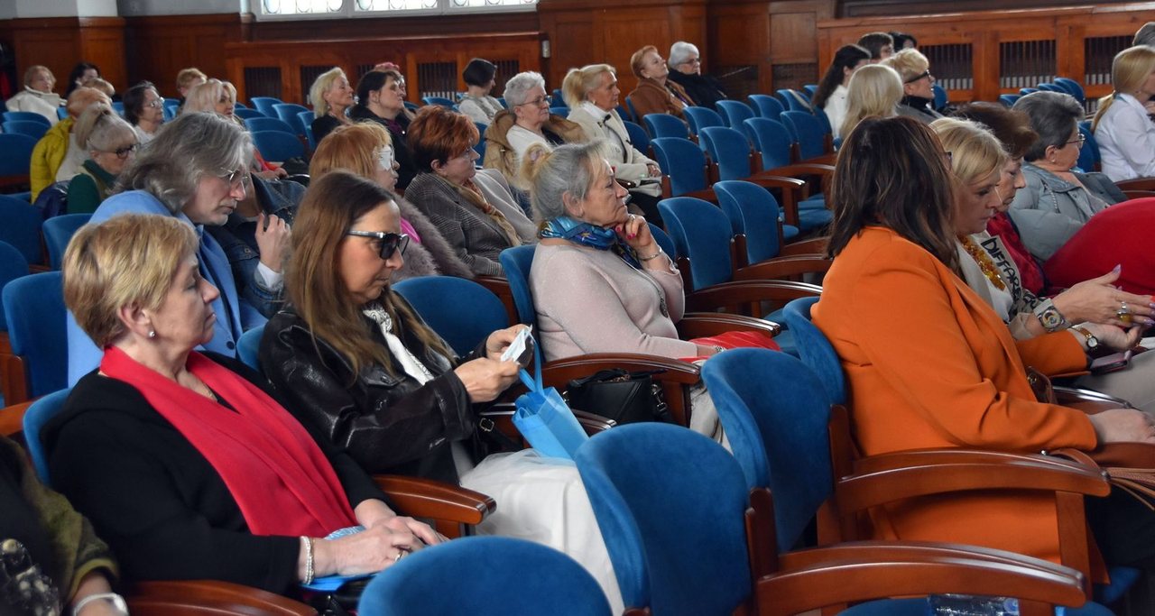 400 kobiet w Żeromie
