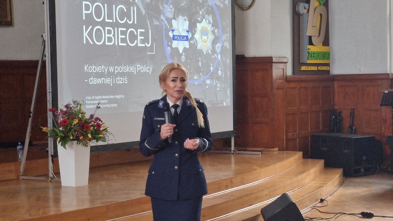 400 kobiet w Żeromie