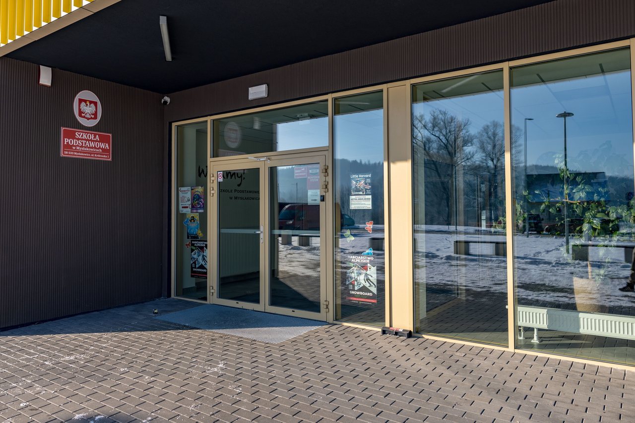 Budowa szkoły w Mysłakowicach zakończona