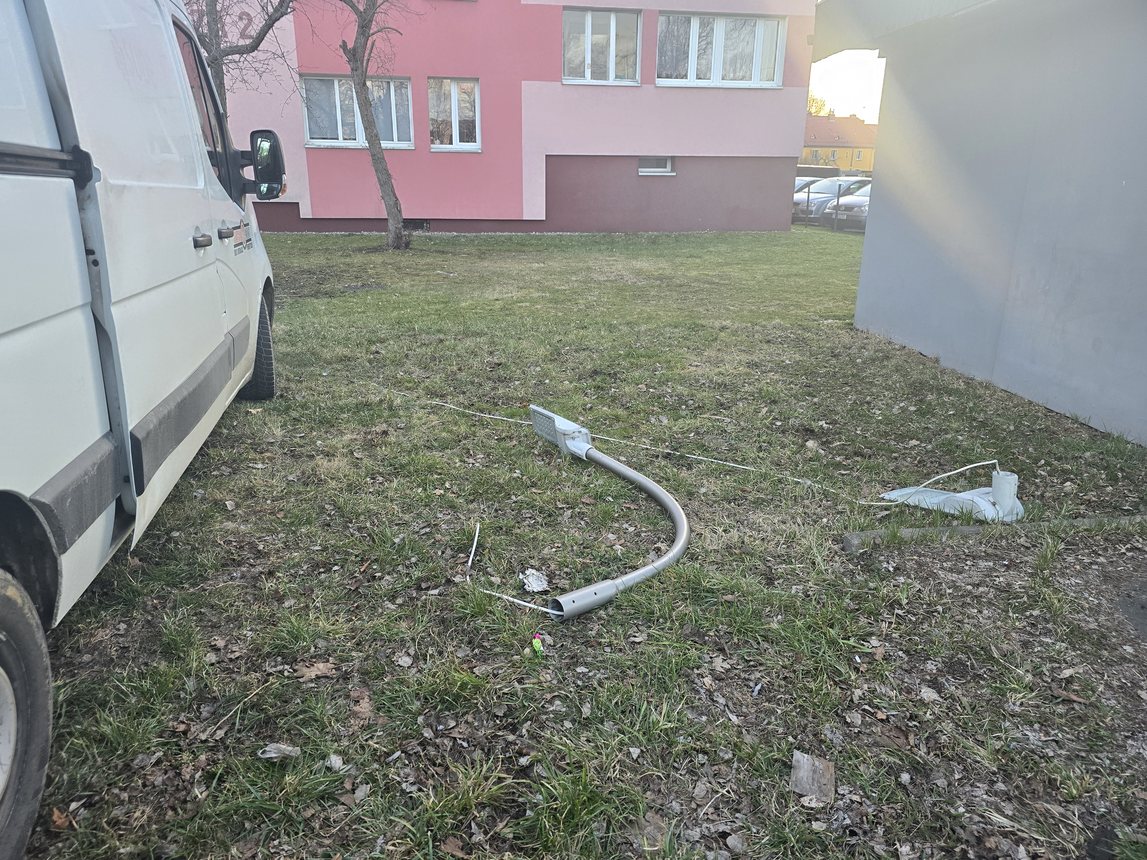Skosił lampy