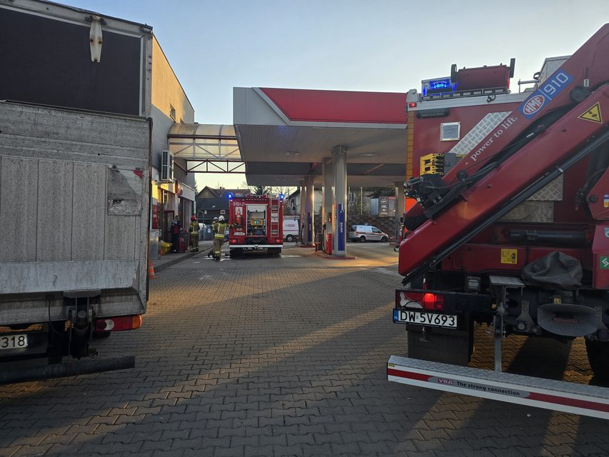 Gaz ulatniał się na stacji paliw