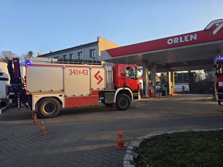 Gaz ulatniał się na stacji paliw