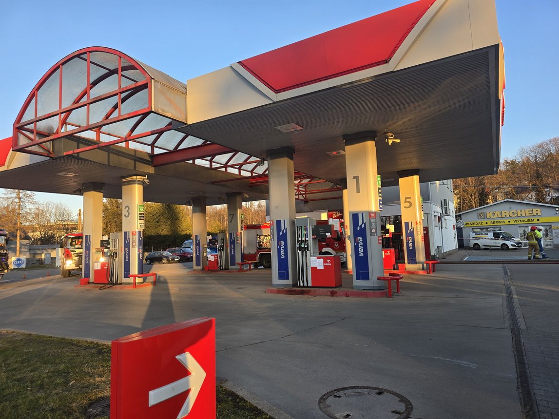 Gaz ulatniał się na stacji paliw
