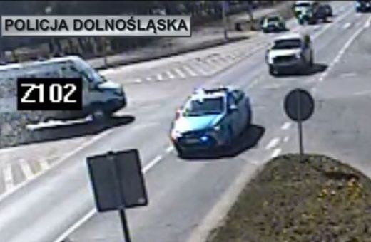 Policja eskortowała rodzącą do szpitala
