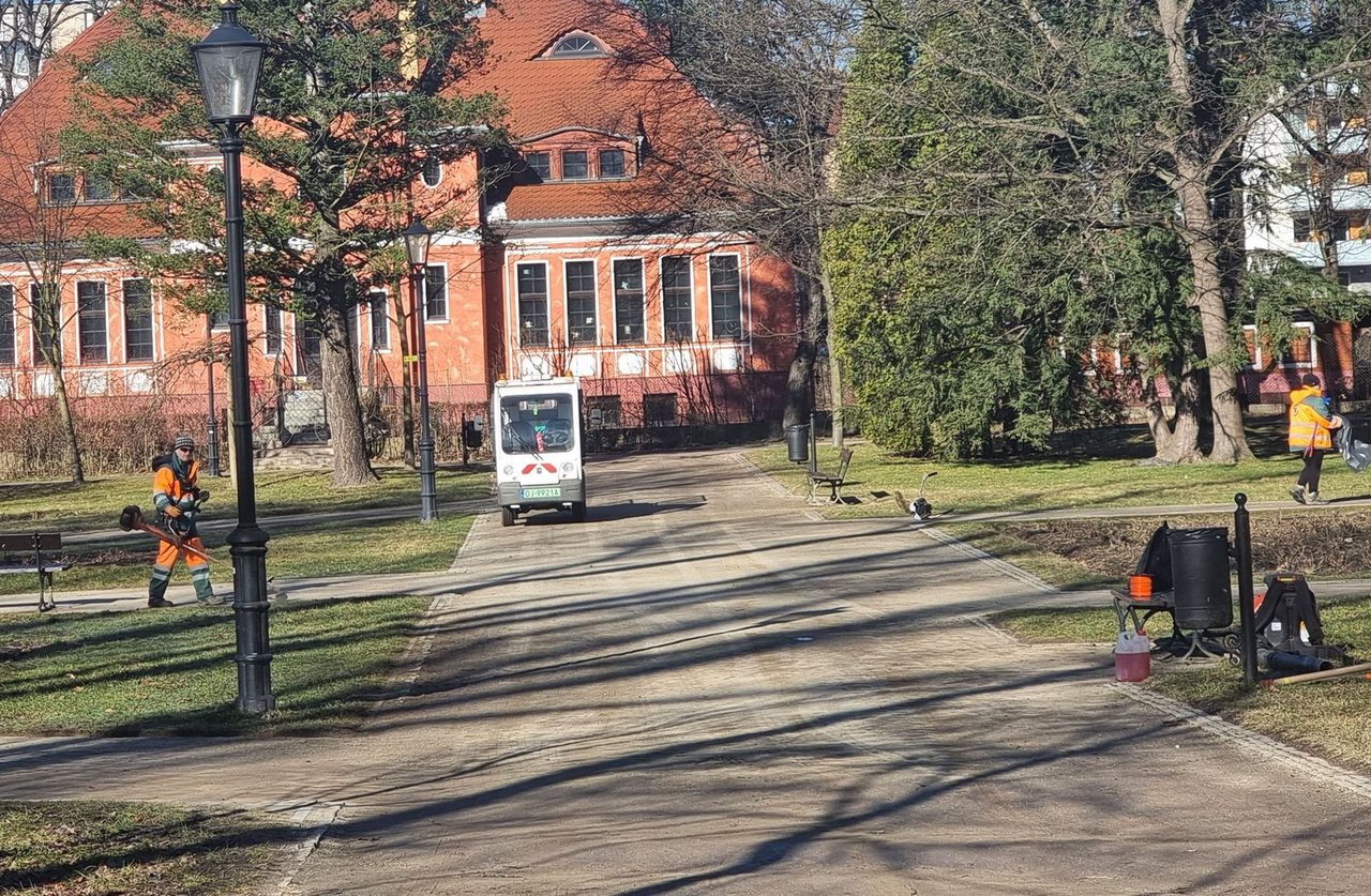 Wiosenne sprzątanie w cieplickich parkach
