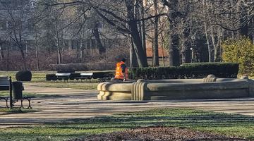 Wiosenne sprzątanie w cieplickich parkach