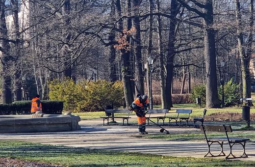 Wiosenne sprzątanie w cieplickich parkach