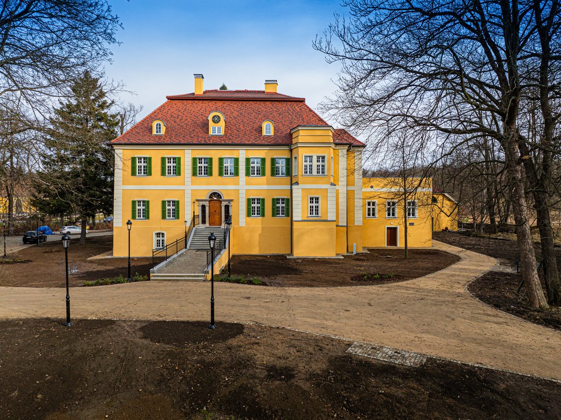 Zjawiskowy pałac w Bukowcu