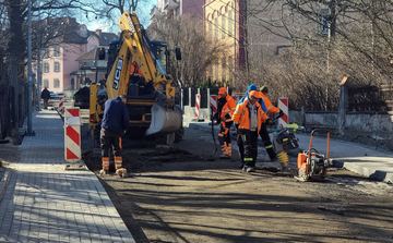 Kładą asfalt na Grabowskiego