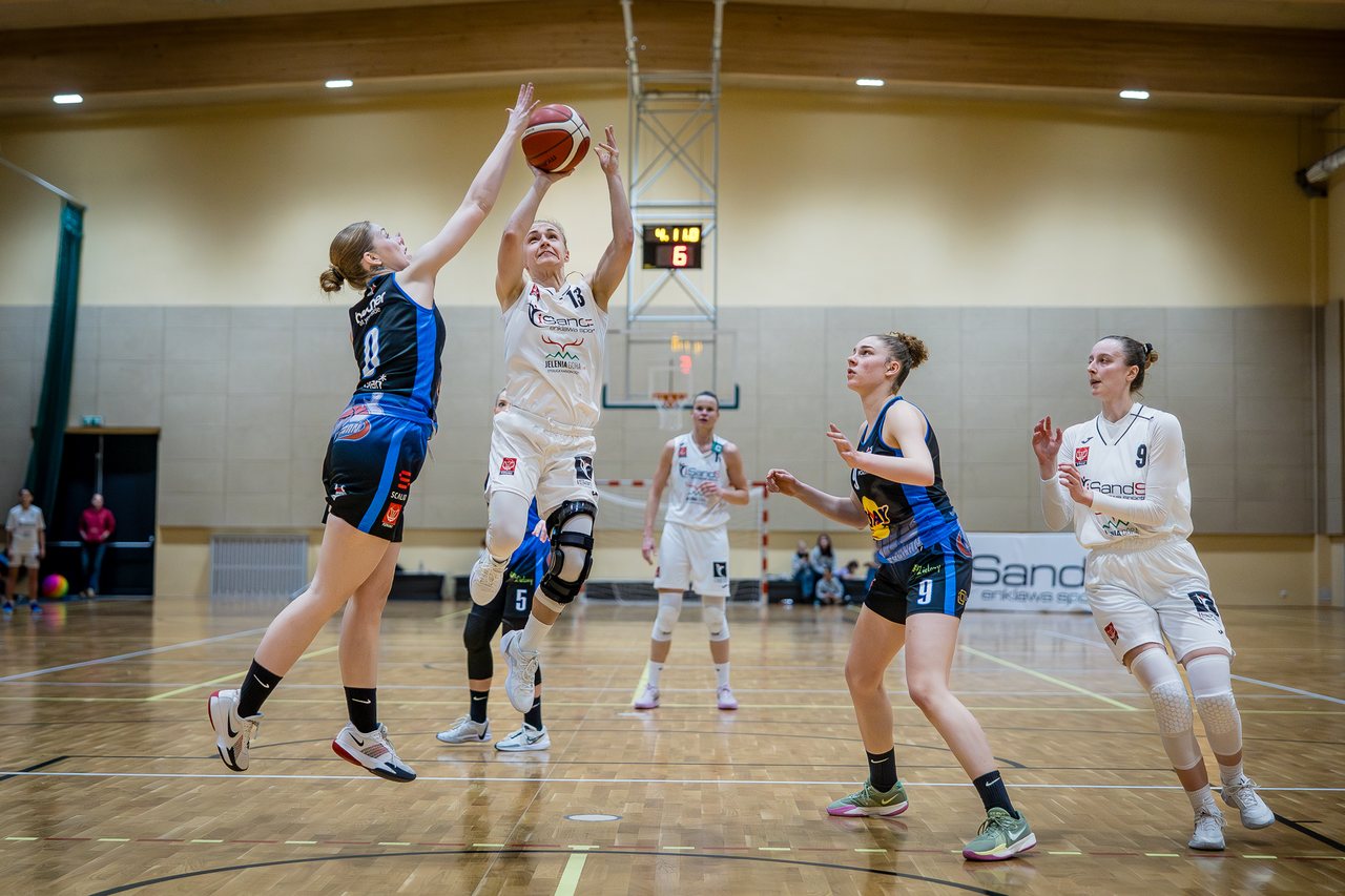 Efektowny triumf na start batalii o ekstraklasę