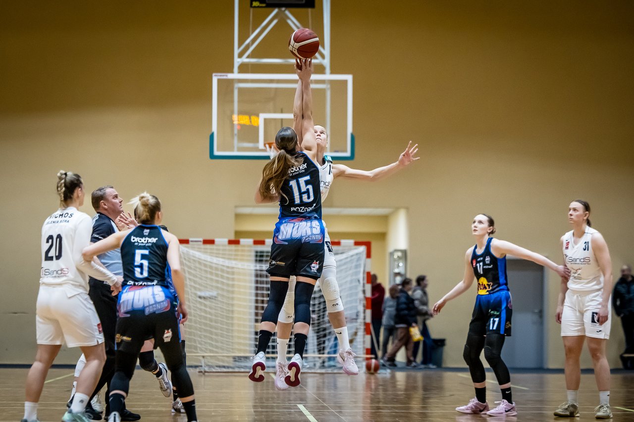 Efektowny triumf na start batalii o ekstraklasę