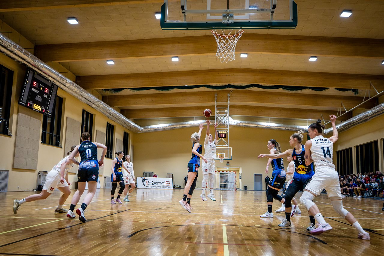 Efektowny triumf na start batalii o ekstraklasę