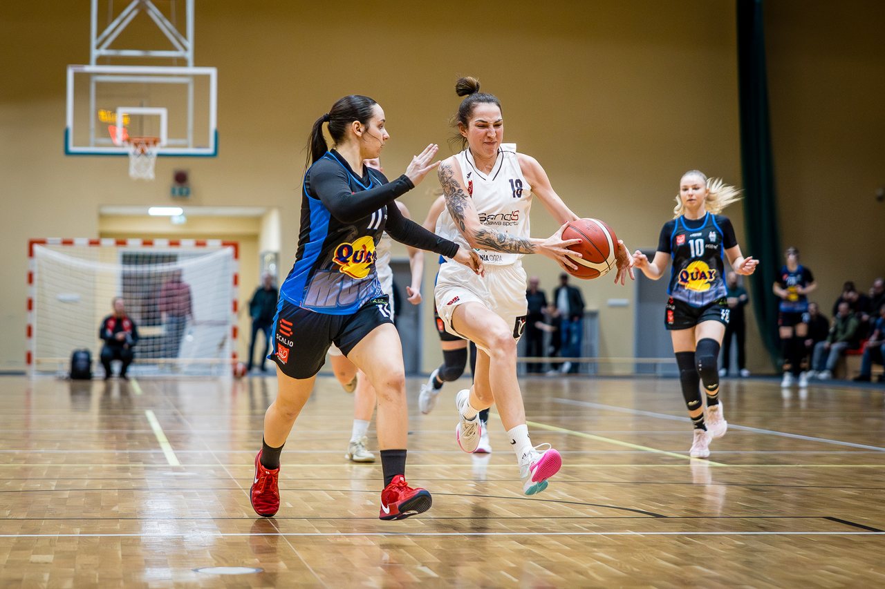 Efektowny triumf na start batalii o ekstraklasę