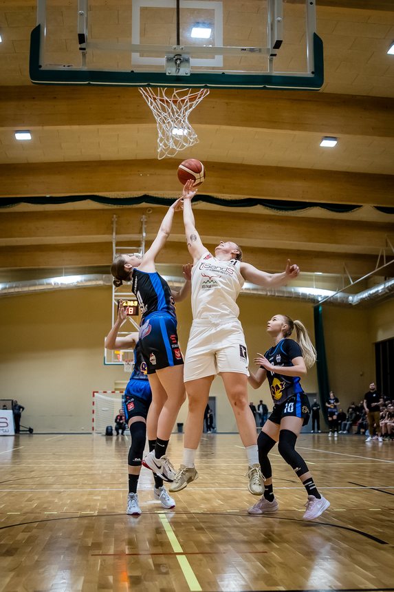 Efektowny triumf na start batalii o ekstraklasę