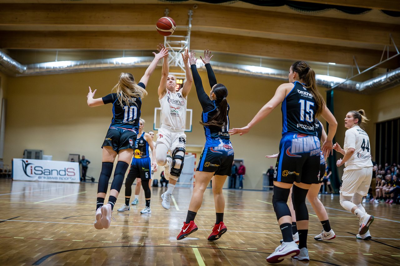 Efektowny triumf na start batalii o ekstraklasę