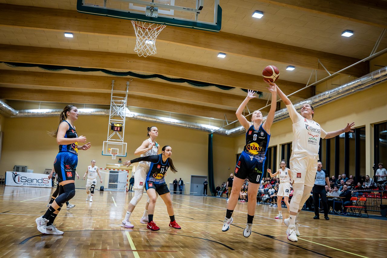 Efektowny triumf na start batalii o ekstraklasę