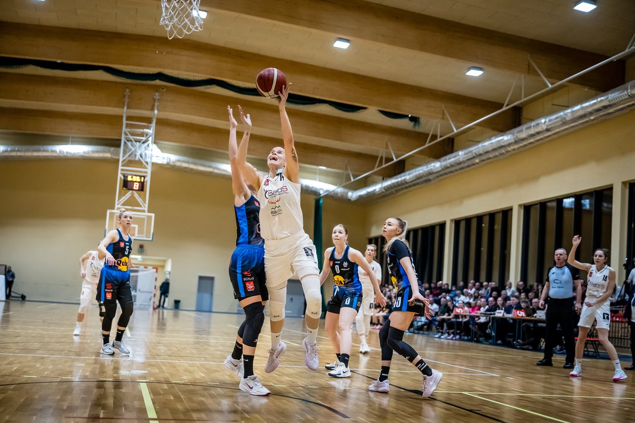 Efektowny triumf na start batalii o ekstraklasę