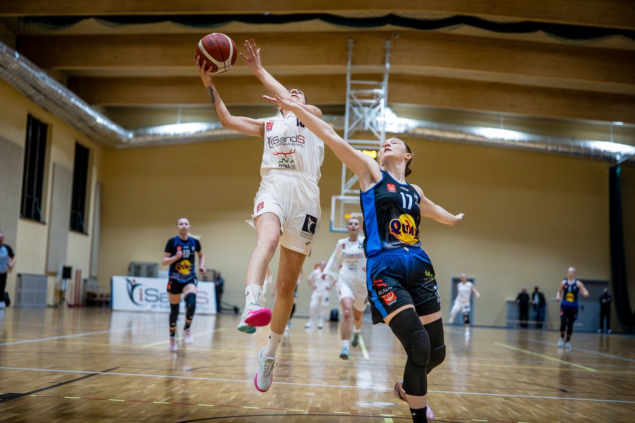 Efektowny triumf na start batalii o ekstraklasę