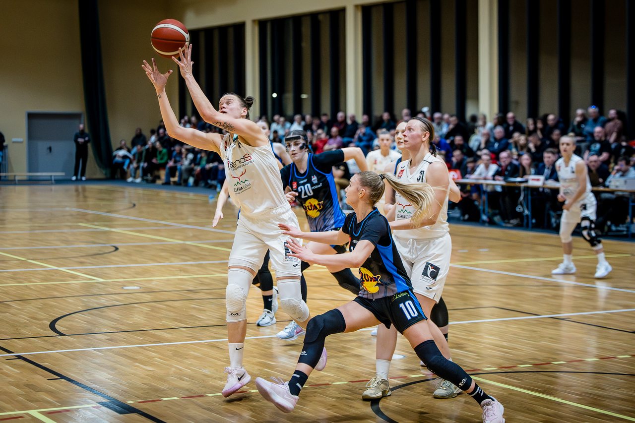 Efektowny triumf na start batalii o ekstraklasę
