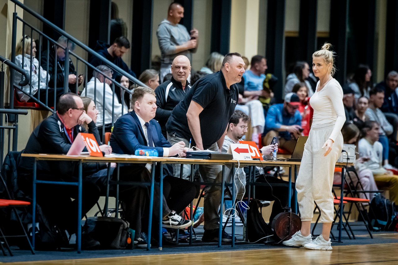 Efektowny triumf na start batalii o ekstraklasę