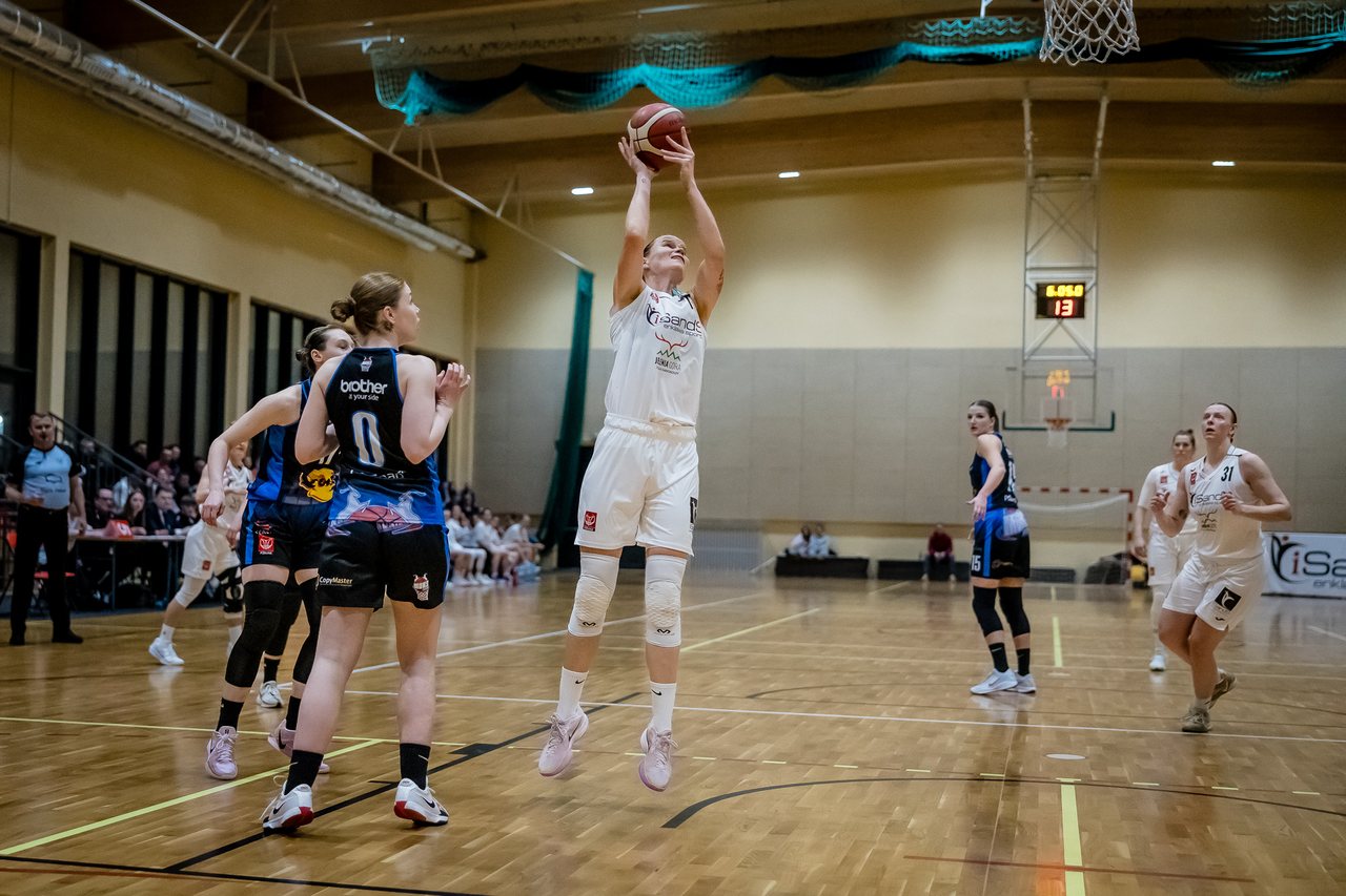 Efektowny triumf na start batalii o ekstraklasę