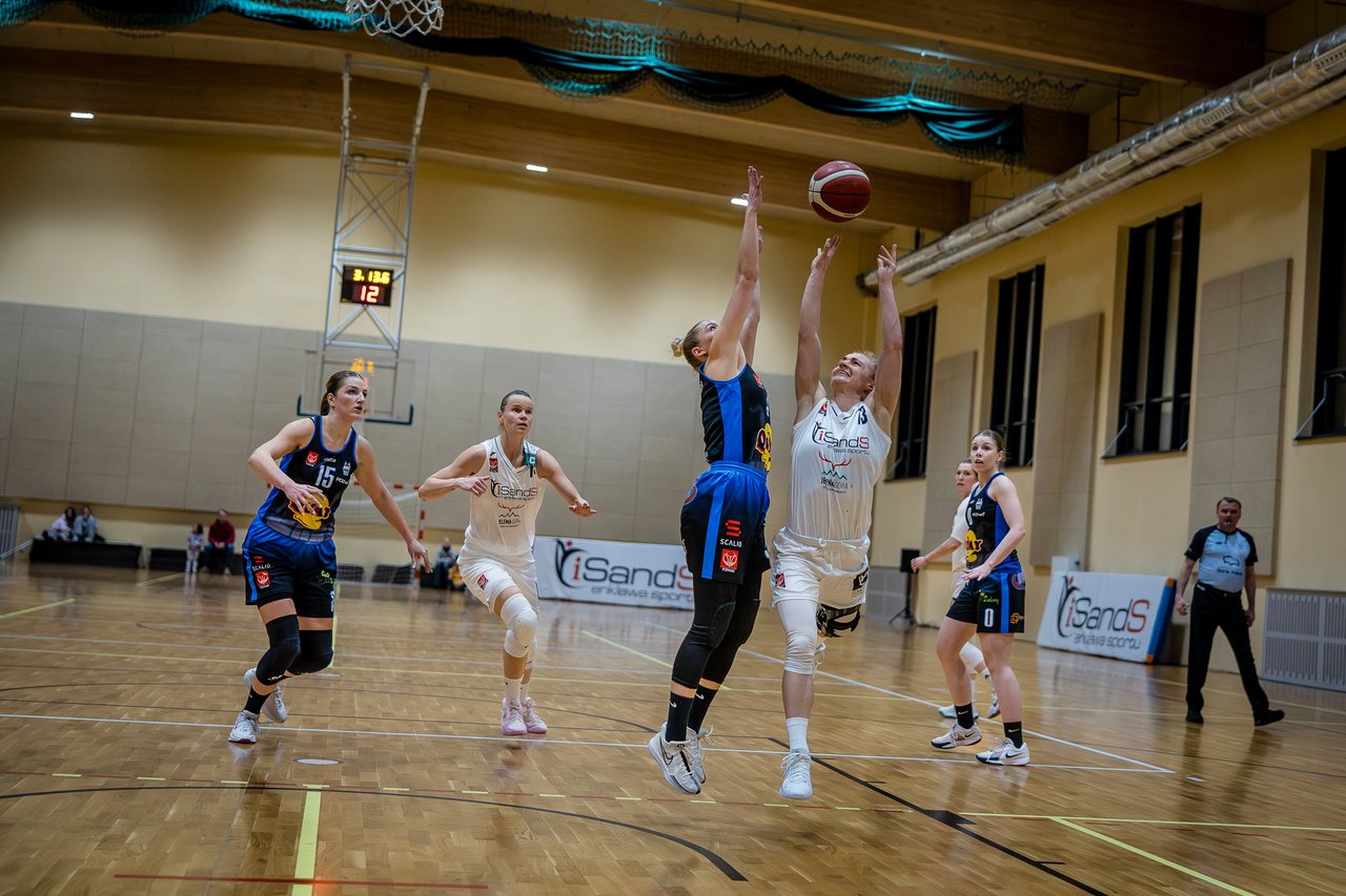 Efektowny triumf na start batalii o ekstraklasę