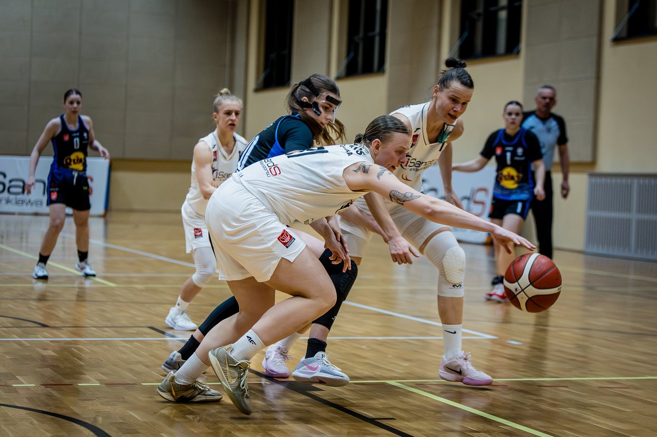 Efektowny triumf na start batalii o ekstraklasę