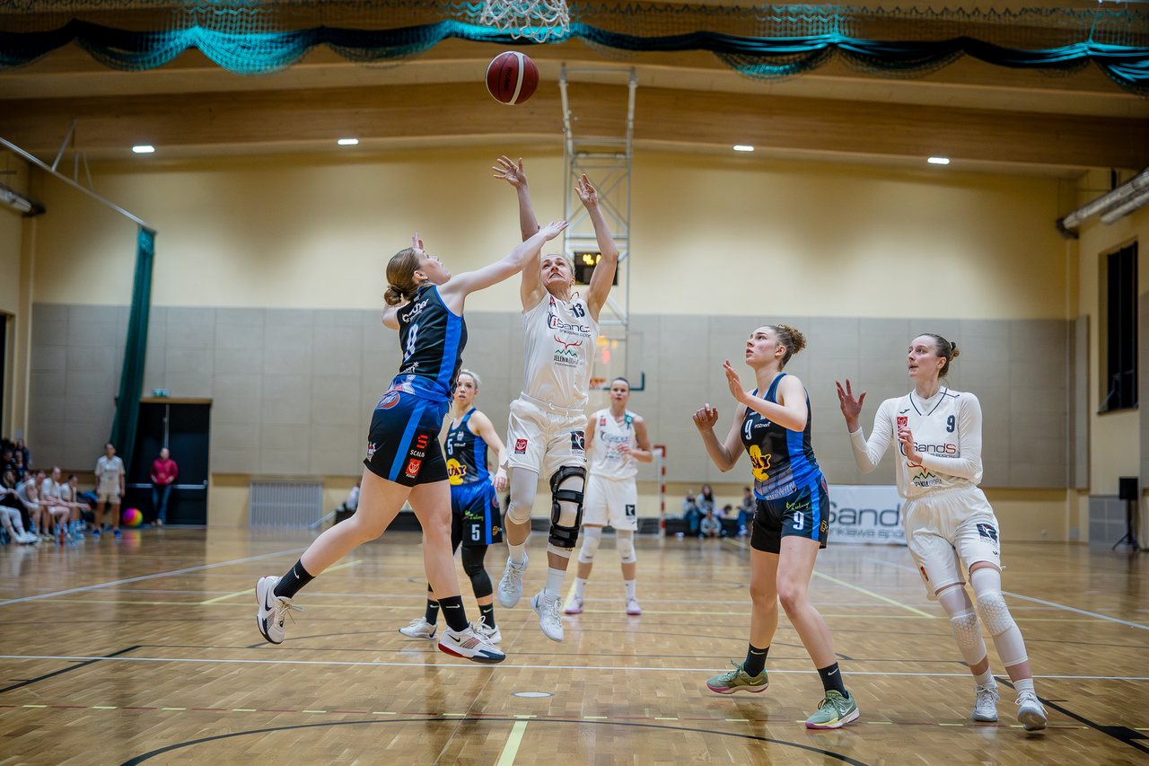 Efektowny triumf na start batalii o ekstraklasę