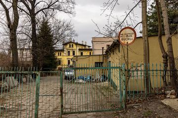 Niszczeją budynki po RUCH–u w Jeleniej Górze