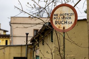 Niszczeją budynki po RUCH–u w Jeleniej Górze