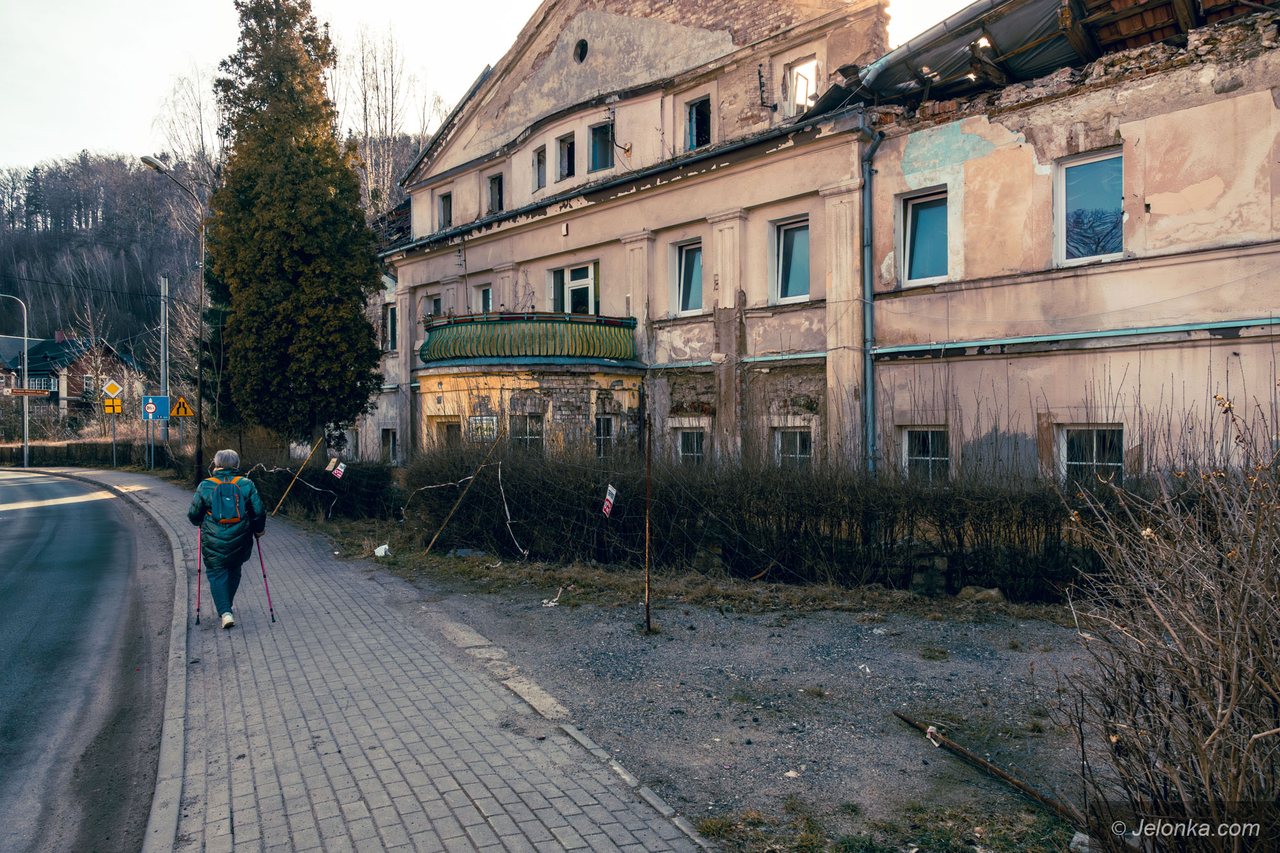 Rozebrać czy odbudować?