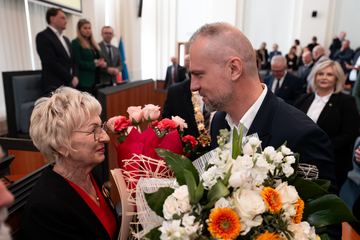 Sejmik nagradza za półwiecze pracy w szpitalu