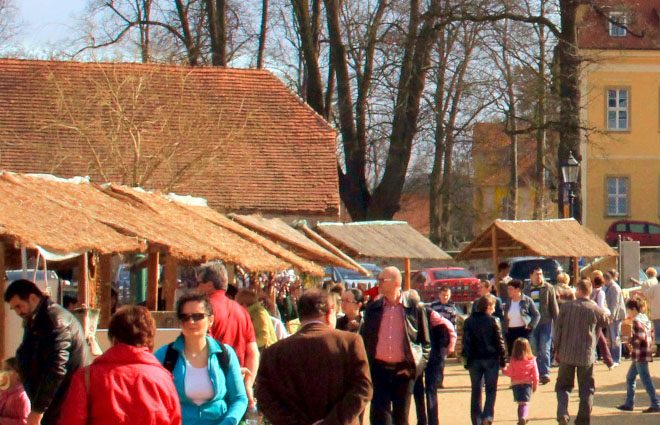 Kiermasz w Pałacu Łomnica