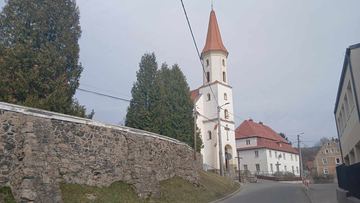Znak zbrodni na dachu kościoła – krzyż pokutny w Janowicach Wielkich