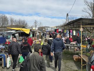 Targowisko Cieplice – handel pośród śmieci