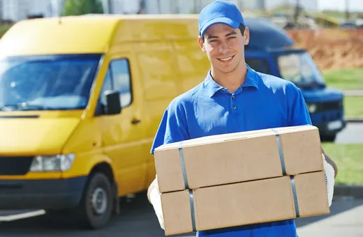 Jak zabezpieczyć paczki w transporcie? Sprawdzone metody pakowania