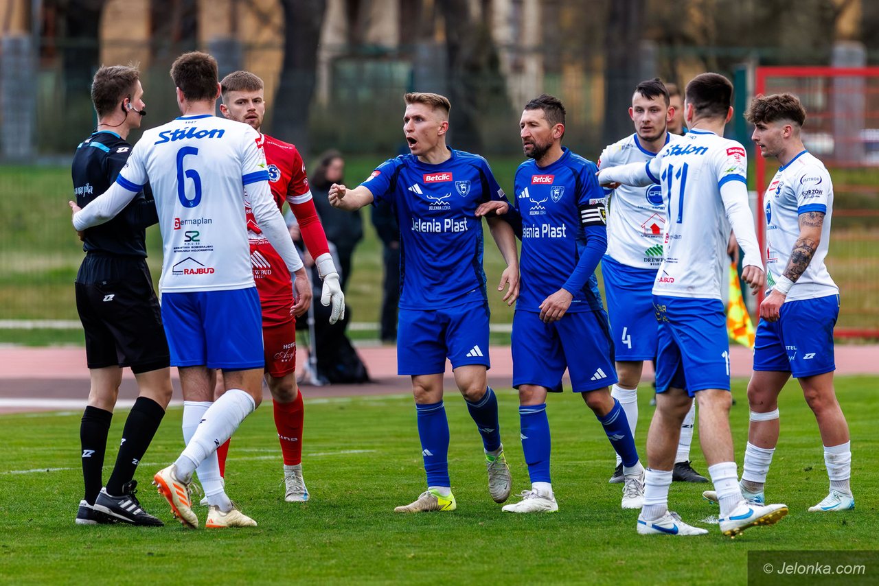 Ostry doping obu obozów przy Złotniczej