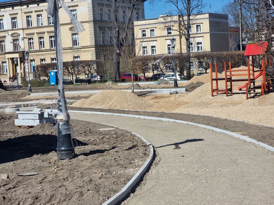 Toaleta już na skwerze