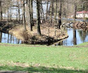 Wypiękniał przypałacowy park
