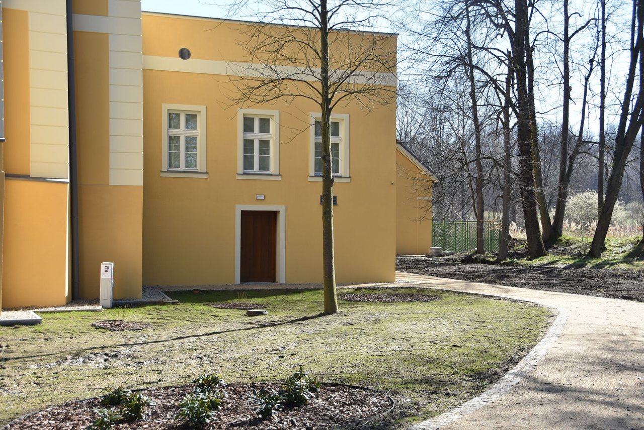 Wypiękniał przypałacowy park
