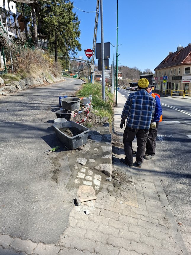 Wiosenne porządki i naprawy pod Szrenicą